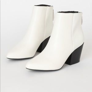 LULU’s Brya White Pointed-Toe Ankle Booties Size 8